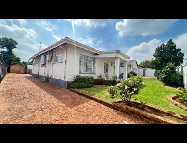 5 BEDROOM HOUSE FOR SALE IN PRIMROSE EAST